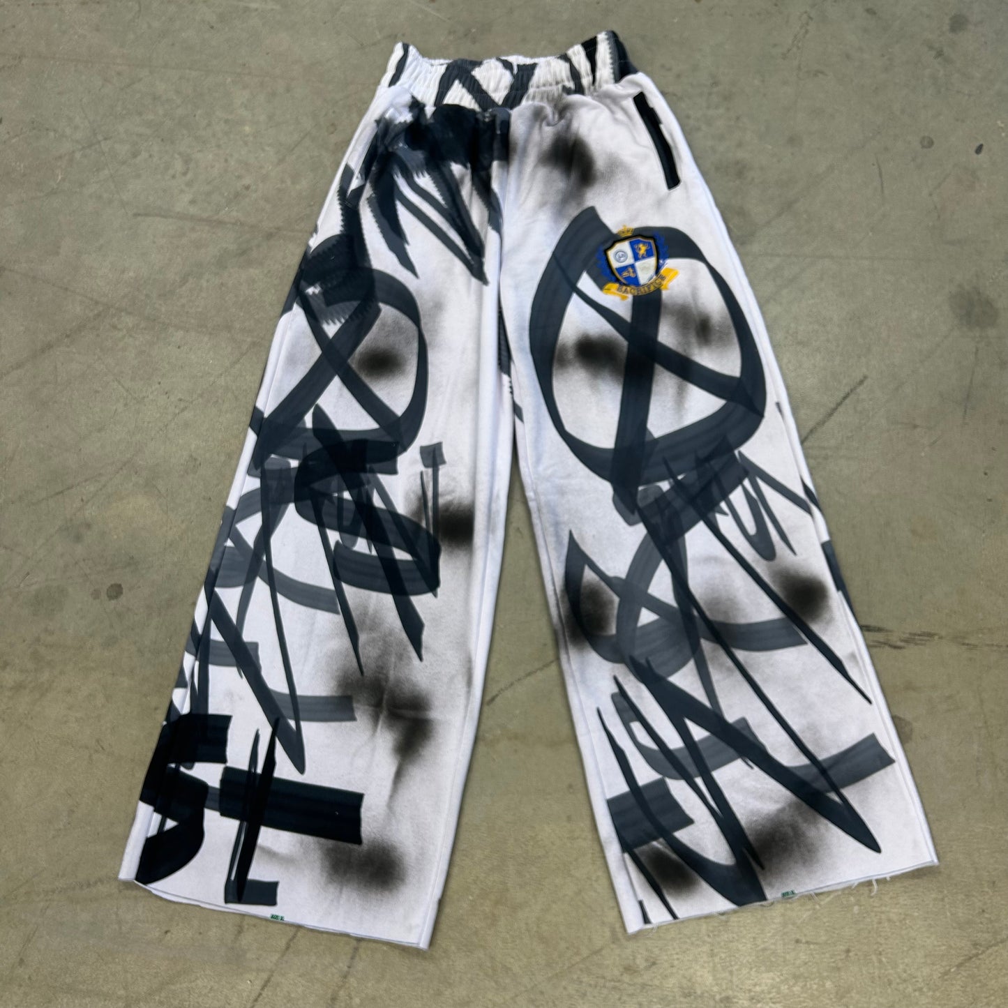 WHITE GRAFFITI SWEATPANTS