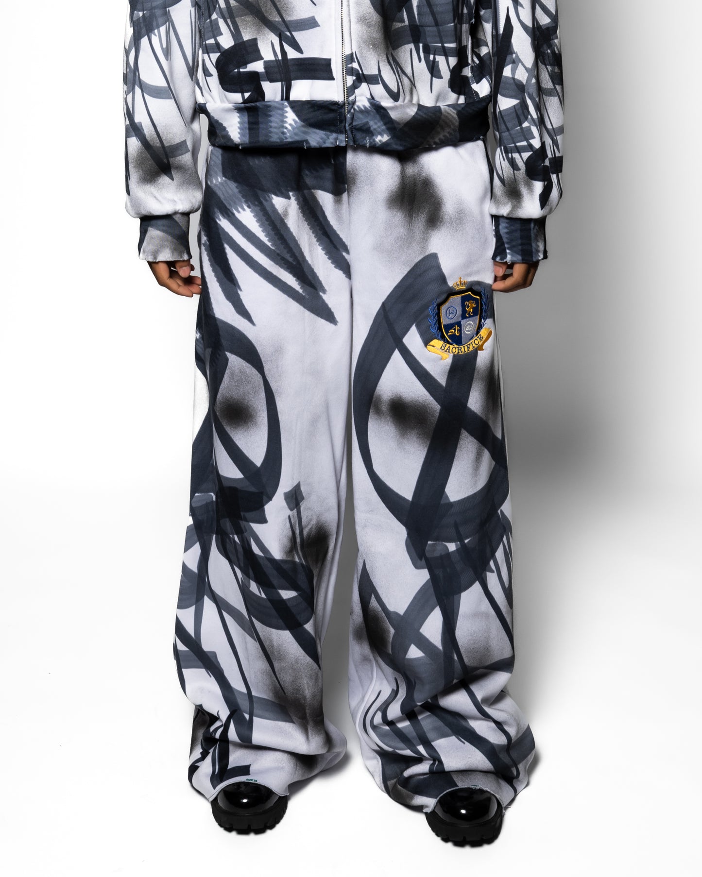 WHITE GRAFFITI SWEATPANTS